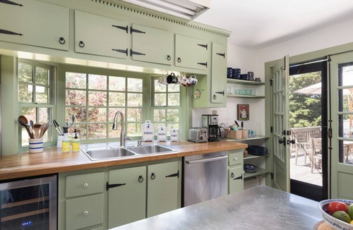 North Truro House | Spacious 4BD-Renovated Kitchen, Baths, A/C, Deck, Large Yard, 0.31 MI to Cape Cod Bay Assoc. Beach