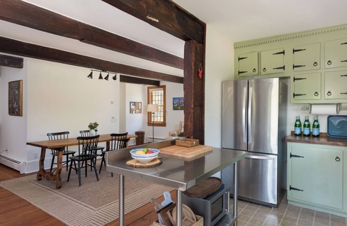 North Truro House | Spacious 4BD-Renovated Kitchen, Baths, A/C, Deck, Large Yard, 0.31 MI to Cape Cod Bay Assoc. Beach