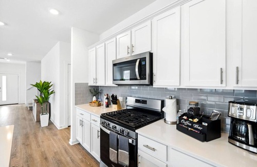 Pflugerville House | Spacious 4BD3BA, Game Room & 2 King Beds & Patio