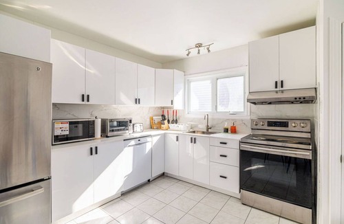 Saint-Lambert House | Spacious 4BDRS Entire House near DT, Free Parking