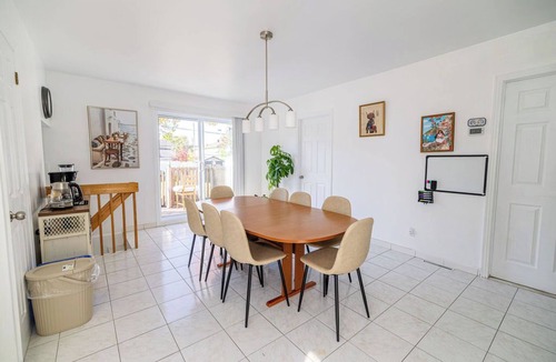 Saint-Lambert House | Spacious 4BDRS Entire House near DT, Free Parking