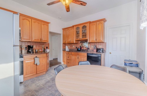 South Medford Apartment | Spacious 4Bed-2Bath near Boston-4min away from Tufts