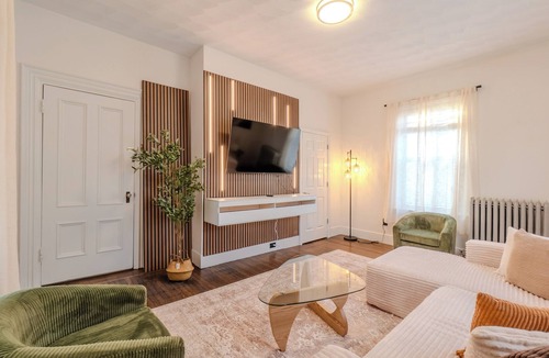 South Medford Apartment | Spacious 4Bed-2Bath near Boston-4min away from Tufts