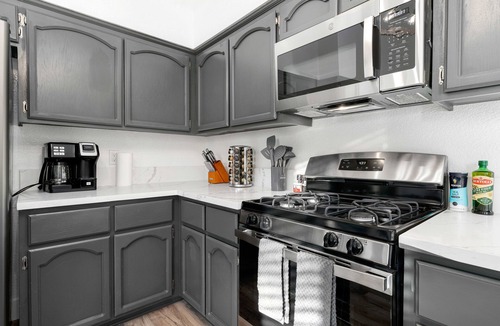 Hood House | Spacious 4Beds/3Baths Fully Remodeled Mansion