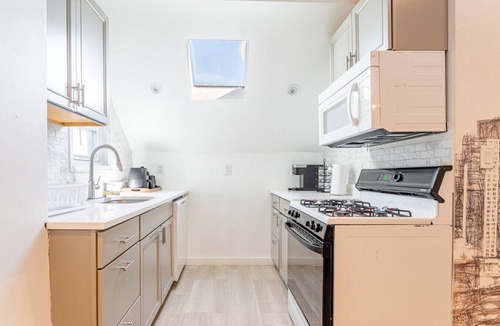 Constable Hook Apartment | Spacious 4BR (10 Beds) | NYC Transit + Parking