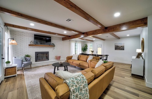 Muskogee House | Spacious 4BR | 2 King Suites, River, Lakes