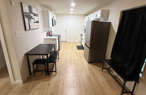 South Dallas - Fair Park House | Spacious 4BR/2BA Home Minutes from Downtown Dallas/Yard/Parking available.