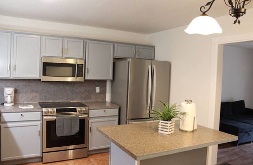 Southside House | Spacious 4BR/2BA Near Amazing Restaurants, Riverwalk, Alamo, Missions & Downtown