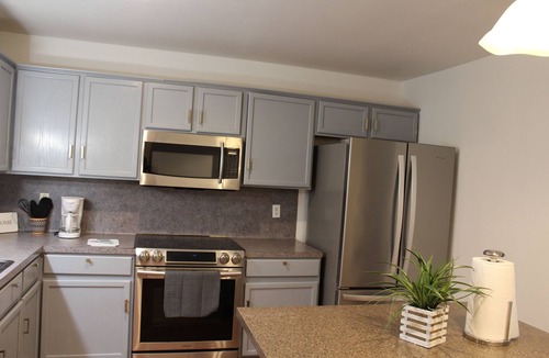 Southside House | Spacious 4BR/2BA Near Amazing Restaurants, Riverwalk, Alamo, Missions & Downtown