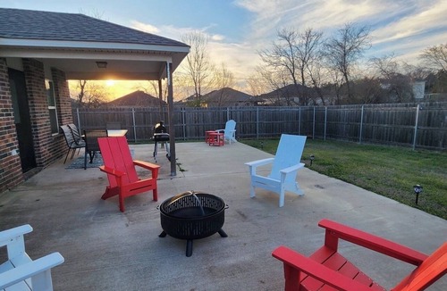 Noble House | Spacious 4BR/2Bath Near OU & OKC with Patio, Fire Pit & Perfect for Gatherings