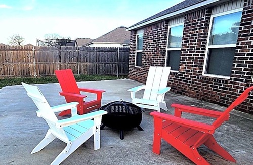 Noble House | Spacious 4BR/2Bath Near OU & OKC with Patio, Fire Pit & Perfect for Gatherings
