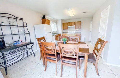 San Antonio House | Spacious 4br 2half 5bh Family Fun Huge Yard