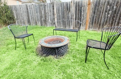 San Antonio House | Spacious 4br 2half 5bh Family Fun Huge Yard
