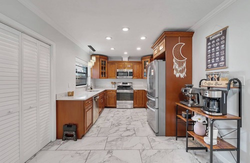 Lakeview Village House | Spacious 4BR/3BA~Espresso machine~Backyard~Grill!n