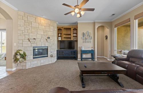 Greenacres House | Spacious 4BR 3BA Home KING Suite Pool Sleeps 8