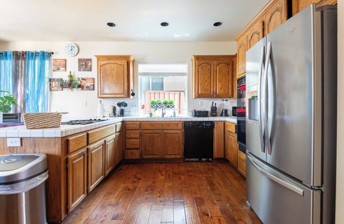 Antioch House | Spacious 4BR/3BA Retreat w/Jacuzzi, Backyard Oasis