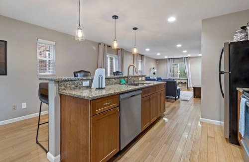 Oakley House | Spacious 4BR/4BA/4cargr Retreat