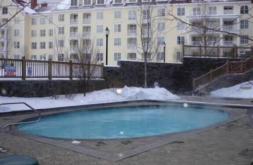 Stratton Mountain Apartment | Spacious 4Br/4Bth Lodge With Ice Skating Pond, Heated Pool, 3 Min Walk To Ski