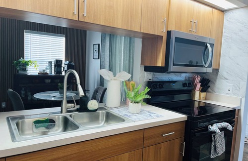 Sarasota House | Spacious 4BR, 7Bed, 2 BA 5 minute to downtown Sarasota, famous beach