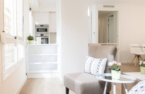 Alicante City Centre Apartment | Spacious 4BR Apartment, Walk to Beach