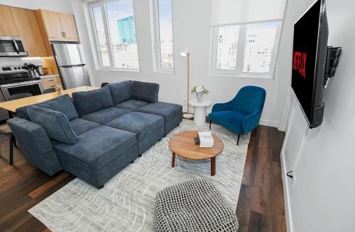 Near South Side Apartment | Spacious 4BR Apt Near McCormick Place & Chinatown