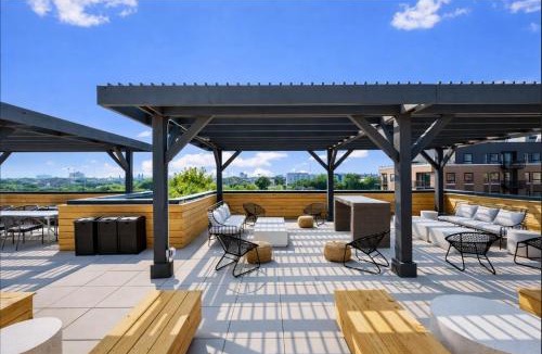 Near South Side Apartment | Spacious 4BR Apt Near McCormick Place & Chinatown