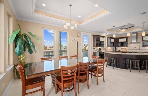 Galveston House | Spacious 4BR Bayfront | Hot Tub | Fire Pit | Sleeps 14