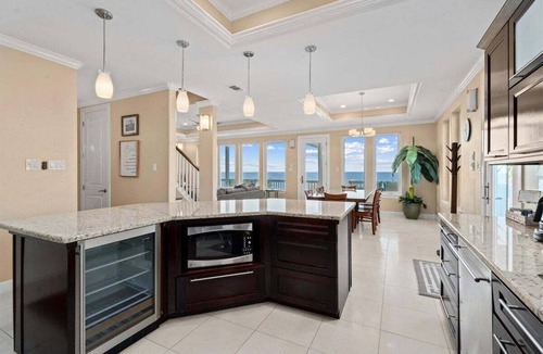 Galveston House | Spacious 4BR Bayfront | Hot Tub | Fire Pit | Sleeps 14
