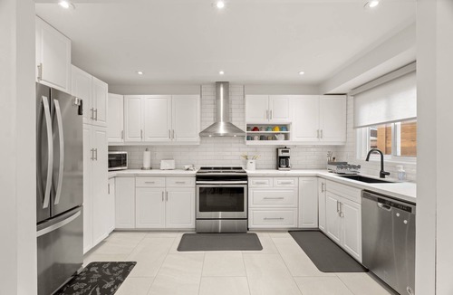 Pickering House | Spacious 4BR Big Yard Family, Business & Relocation-Friendly