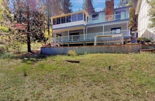 Running Springs Bed & Breakfast | Spacious 4BR Cabin in Running Springs AC Mountain Escape”