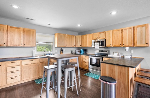 Doniphan Cabin | Spacious 4BR Cabin in Doniphan – Perfect for Family Getaways