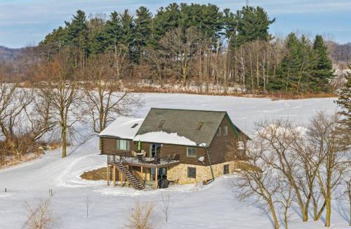 Lyndon Station House | Spacious 4BR Cabin Sleeps 12 Games Near Dells
