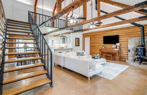 Weatherford House | Spacious 4BR Cabin Retreat w/Modern Upgrades, Peaceful Trees & Near Lake