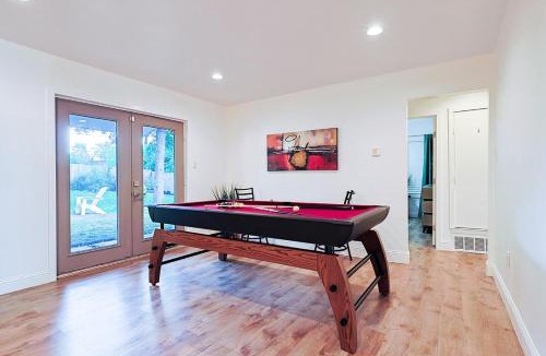 Northwest Dallas House | Spacious 4BR Central Dallas Home - Firepit & Game Loft