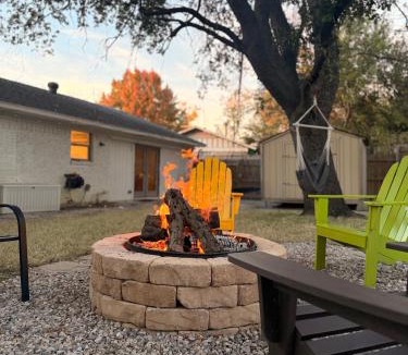Northwest Dallas House | Spacious 4BR Central Dallas Home - Firepit & Game Loft