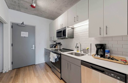 River North Apartment | Spacious 4BR Central Apartment w/Skyline Views