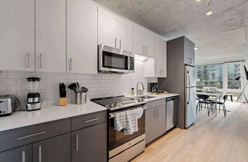 River North Apartment | Spacious 4BR Central Apartment w/Skyline Views