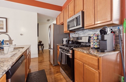 Grand Boulevard Condo | Spacious 4BR Condo | Pool Table | Near McCormick