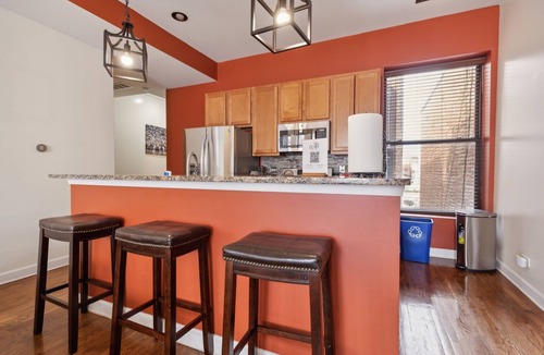 Grand Boulevard Condo | Spacious 4BR Condo | Pool Table | Near McCormick