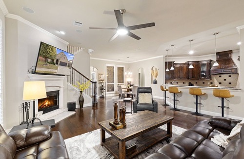 Hurst House | Spacious 4BR Executive Home Ideal for Long Stays