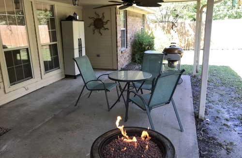 Southern Plantation House | Spacious 4BR Family Retreat Near A&M Campus & Stadium