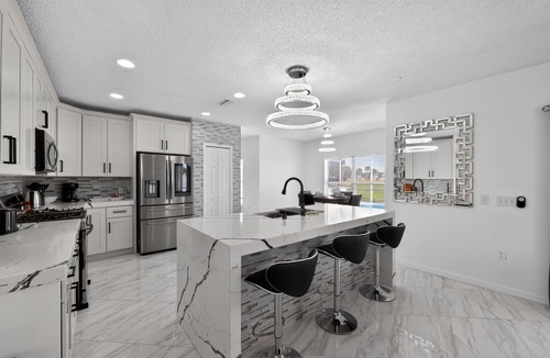 Crescent Lakes House | Spacious 4BR Family Home w/Pool, BBQ & Outdoor Lounge – Great Location!