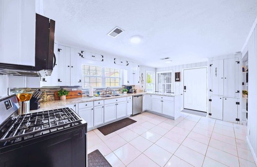 Baytown House | Spacious 4BR Family Home: BBQ | Baytown | NASA