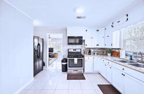 Baytown House | Spacious 4BR Family Home: BBQ | Baytown | NASA