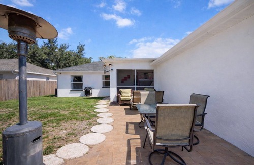 Lake Sarasota House | Spacious 4BR fenced yard 20 min to Siesta Key
