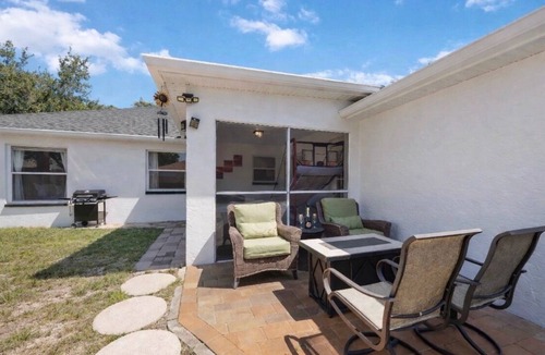 Lake Sarasota House | Spacious 4BR fenced yard 20 min to Siesta Key