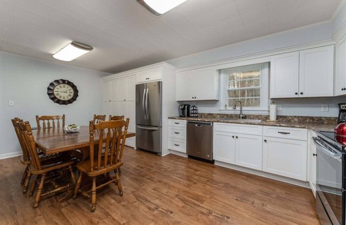 Brevard House | Spacious 4BR getaway in downtown Brevard, perfect for family adventures!