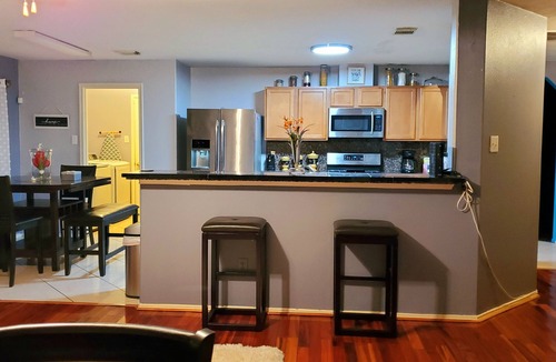 Houston House | Spacious 4BR Getaway - Theater, PS5, Pool Table