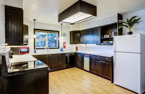 West Yellowstone House | Spacious 4BR home in West Yellowstone, 1 minute from the park: Geyser Getaway