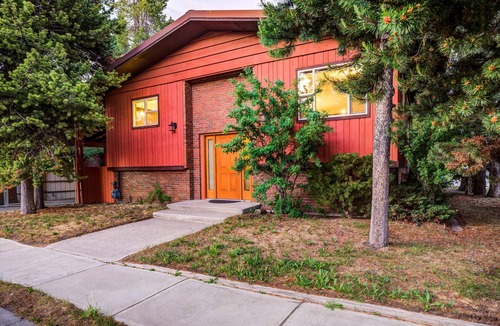 West Yellowstone House | Spacious 4BR home in West Yellowstone, 1 minute from the park: Geyser Getaway